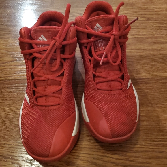 Red Adidas size 5 - Picture 2 of 3
